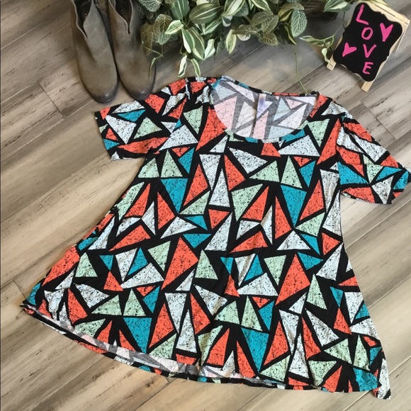 LuLaRoe Tops - LulaRoe Perfect T Tee Size Small Geometric